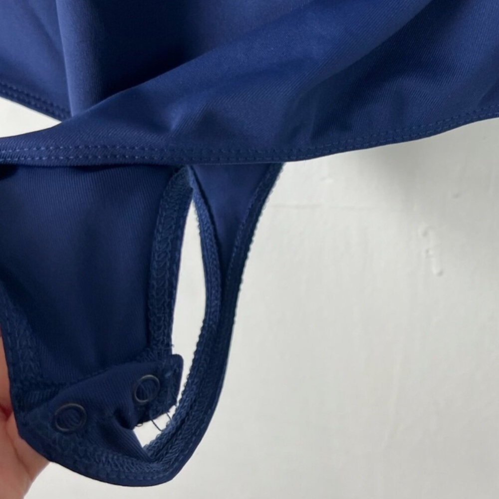 House of Harlow 1960 Navy Blue Deep V Short Sleeve Bodysuit - Picture 6 of 9